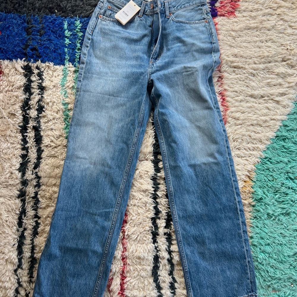 Doen Straight-Leg Jeans in Light Blue Wash - Picture 4 of 9